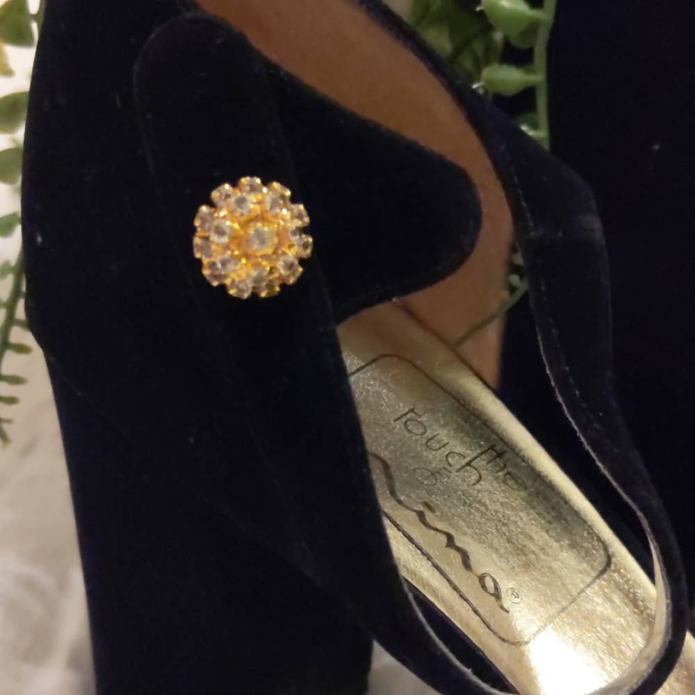 Vintage Nina Black Heels with Gold Accents - Picture 2 of 5